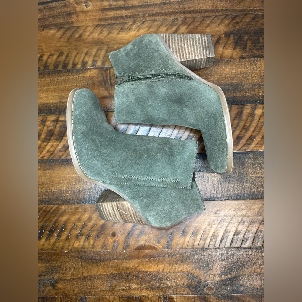 Guess green boots size 7.5  🍁🍂🍃